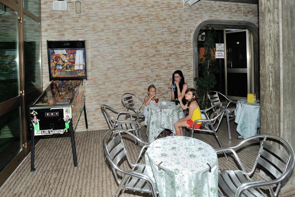 Hotel Lidia Alba Adriatica Luaran gambar