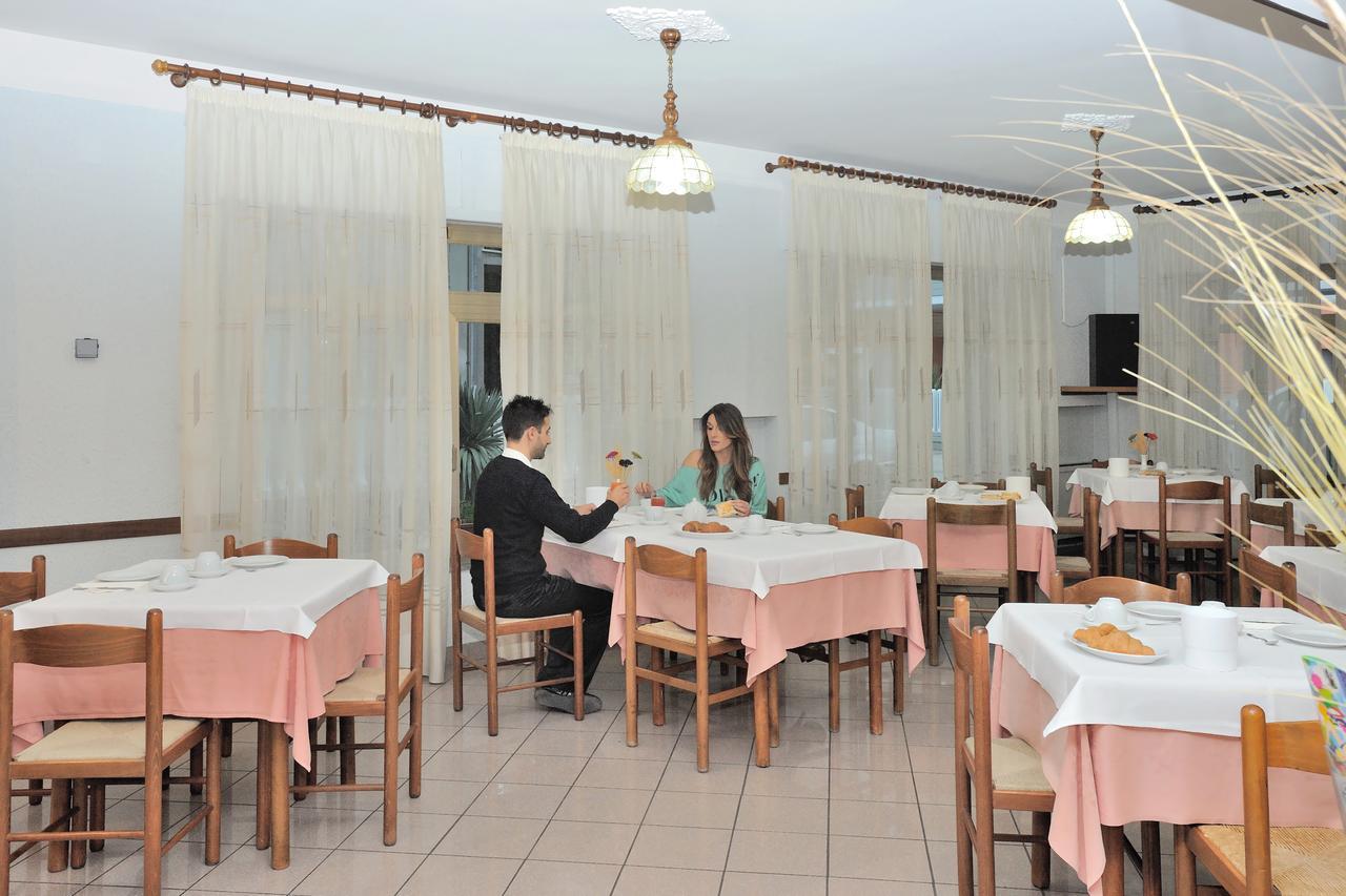 Hotel Lidia Alba Adriatica Luaran gambar