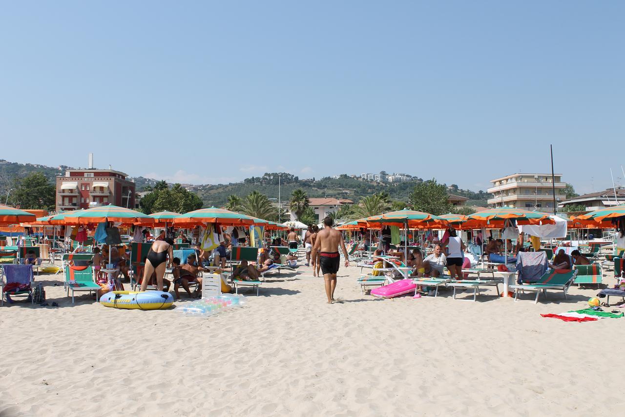 Hotel Lidia Alba Adriatica Luaran gambar